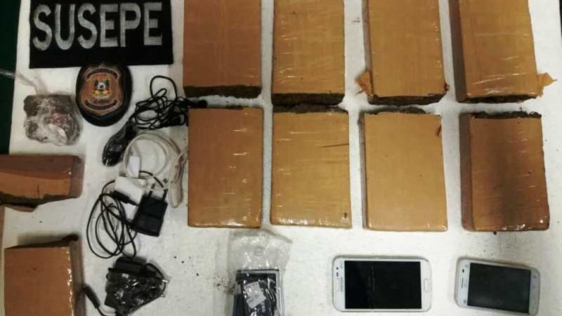 Agentes apreendem aproximadamente quatro quilos de subst&acirc;ncia semelhante &agrave; maconha.