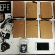 Agentes apreendem aproximadamente quatro quilos de subst&acirc;ncia semelhante &agrave; maconha.